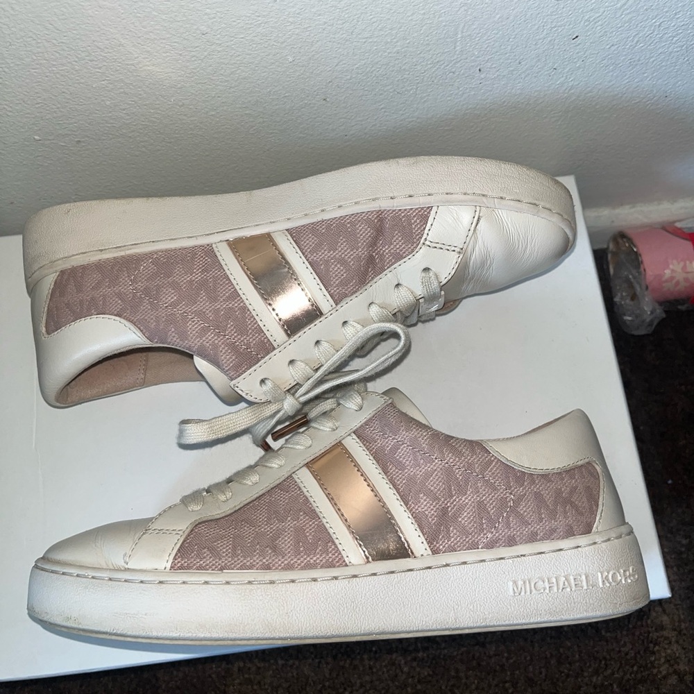 Michael Kors Keaton Stripe Sneaker size 7 in Soft Pink